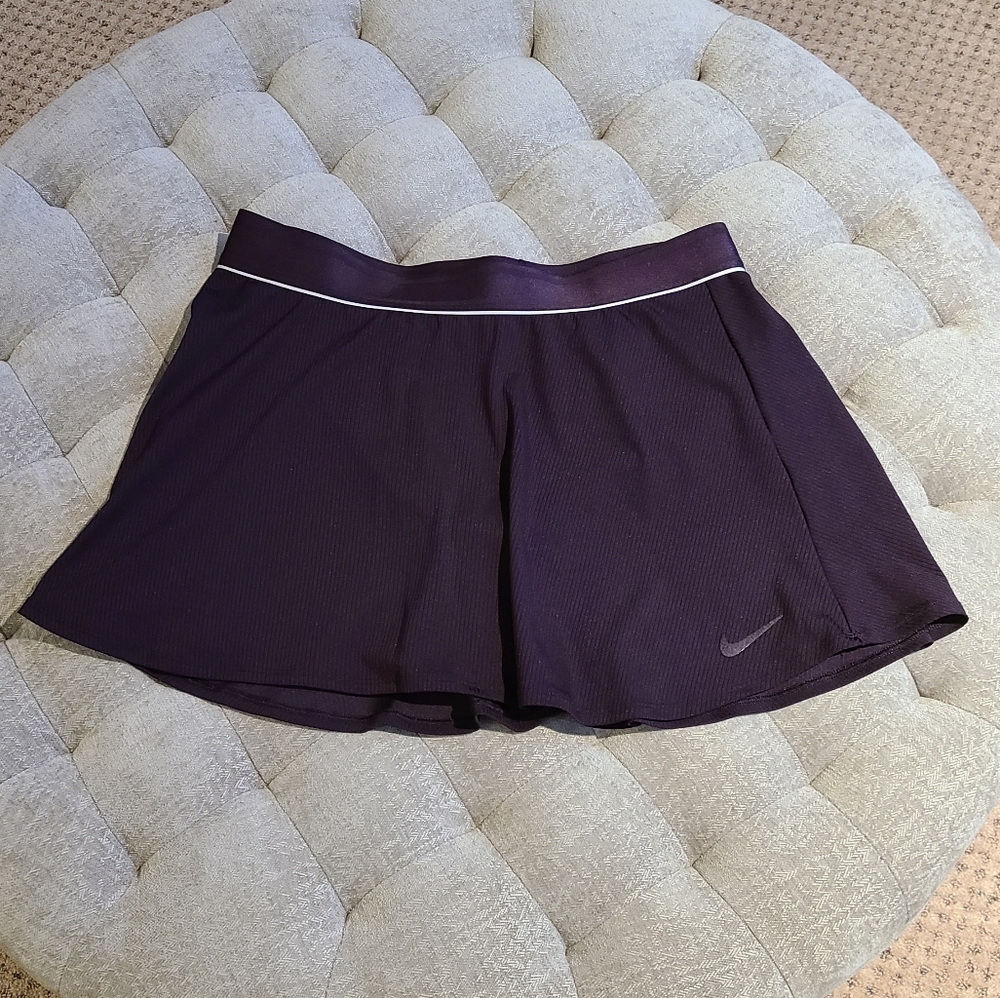 Nike women's tennis skirt size large.